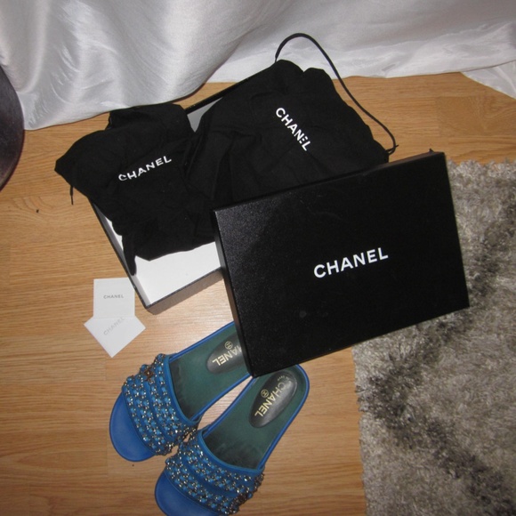 CHANEL Tropiconic Slides - Picture 6 of 6